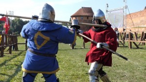 Malbork. Pod zamkiem walczyli rycerze ? Sportowe Walki Rycerskie już za nami. 