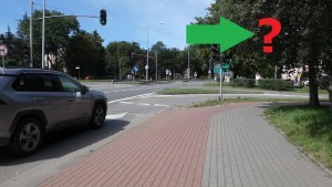 Malbork. Dlaczego na tym skręcie nie może być zielonej strzałki? ? pytają kierowcy.