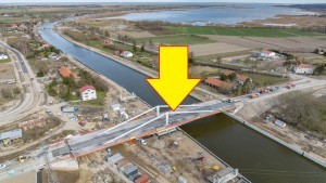 Most w Nowakowie po próbach obciążeniowych. Etap II budowy drogi wodnej łączącej Zalew Wiślany z Zatoką Gdańską