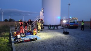 Gmina Miłoradz. Nie żyje serwisant farmy wiatrowej ? ratownicy o jego życie walczyli kilka godzin.
