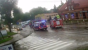 Malbork. Potrącenie nastolatki na przejściu dla pieszych na Alei Wojska Polskiego. Prawdopodobny sprawca zdarzenia uciekł z miejsca wypadku. Zobacz wideo (UWAGA! Drastyczny materiał!)