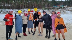 Morsy na plaży w Stegnie ? styczniowa kąpiel w Bałtyku. 