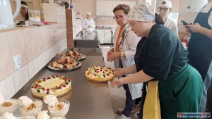 Serniki, drożdżówki i bezowe deserki ? warsztaty cukiernicze uczniów Centrum Edukacji Zawodowej w Malborku. Wideo i zdjęcia 