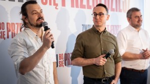 Zwolnij, bo się przejedziesz ? ogólnopolska kampania społeczna o jeździe z nadmierną prędkością. Ambasadorem aktor Dawid Ogrodnik. Zobacz wideo.