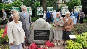 80. lat pamięci i wdzięczności ? odsłonięcie tablicy upamiętniającej pierwszych powojennych osadników Gminy Stare Pole. Wideo i zdjęcia