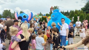 Kolorowy i pełen radości Dzień Dziecka w Nowym Stawie ? maskotki XXL, dmuchańce i piana party. Wideo i zdjęcia