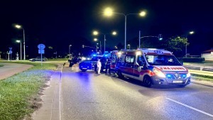 Kolizja na skrzyżowaniu ulic 17 Marca i Aleja Rodła w Malborku ? motocyklista w szpitalu. Zobacz wideo