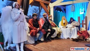 Orszak Trzech Króli i wspólne kolędowanie w Kończewicach przyciągnęły wielu mieszkańców. Wideo i zdjęcia