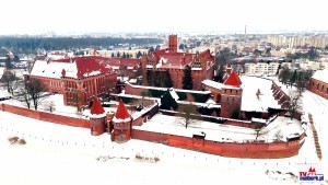 Zimowy Malbork z lotu drona ? Wideo i wyjątkowa fotorelacja Zamku Krzyżackiego