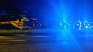 Nocny wypadek na hulajnodze elektrycznej w Malborku. 15-latek zabrany do szpitala śmigłowcem LPR. Wideo
