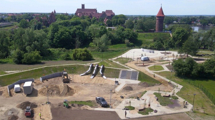 Malbork. Zobacz, jakie atrakcje zamontowano na terenie Centralnego Placu…