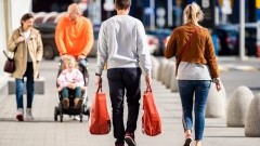 Ruch w sklepach na lekkim plusie. Polacy częściej szukają oszczędności [ANALIZA]