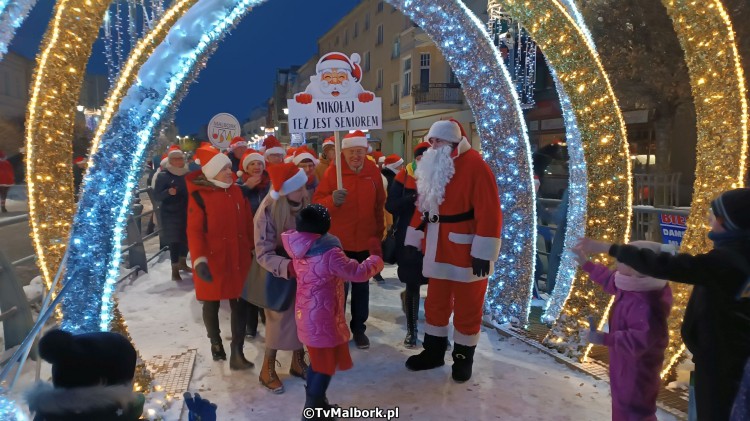 Malbork. Świąteczne spotkanie z Mikołajem i iluminacja miejskiej choinki.…