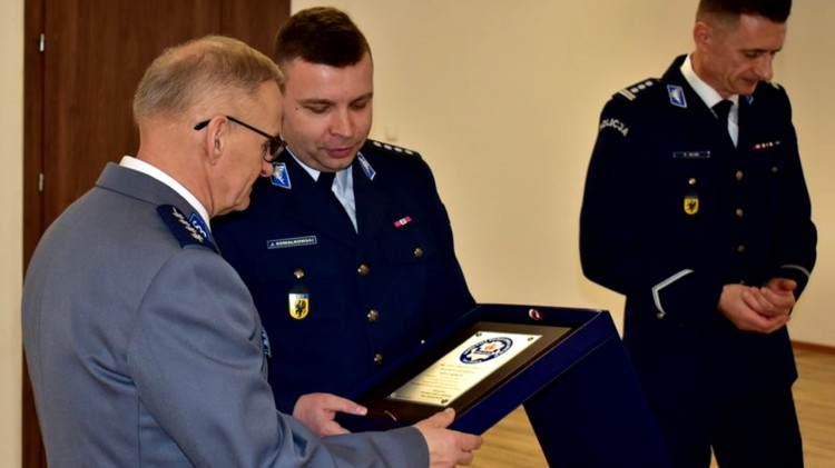 Malbork. Pożegnanie z policyjnym mundurem – asp. szt. Wojciech Tołkacz…
