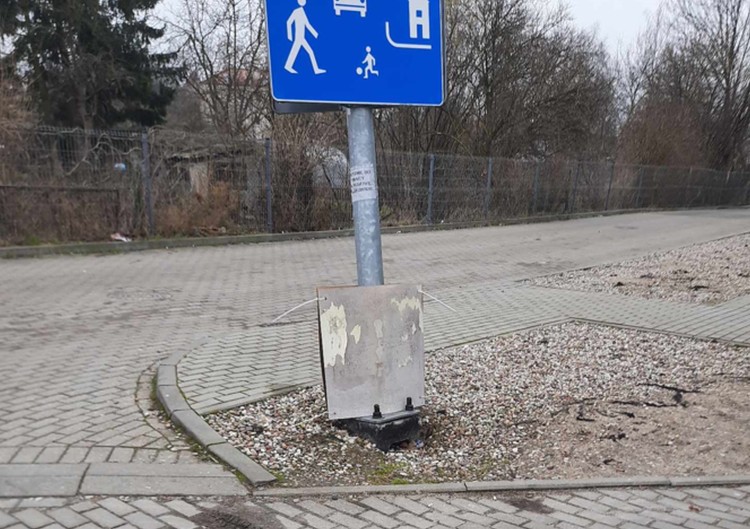 Malbork. Problem z zalegającymi kartonowymi powyborczymi bilbordami –…