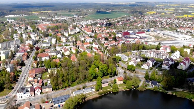 Poprawa infrastruktury społecznej poprzez inwestycje w OZE w powiecie…