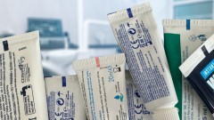 Blisko 77 proc. Polaków nie wie, co oznaczają kolorowe paski na tubkach…