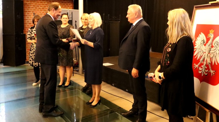 Nowy Staw. Nagrody dla pracowników oświaty z okazji Dnia Edukacji Narodowej.