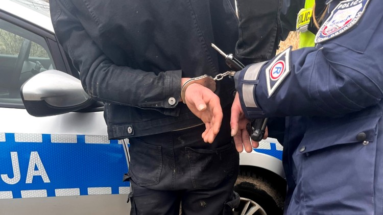 Policyjne strzały podczas kontroli drogowej w powiecie nowodworskim -…