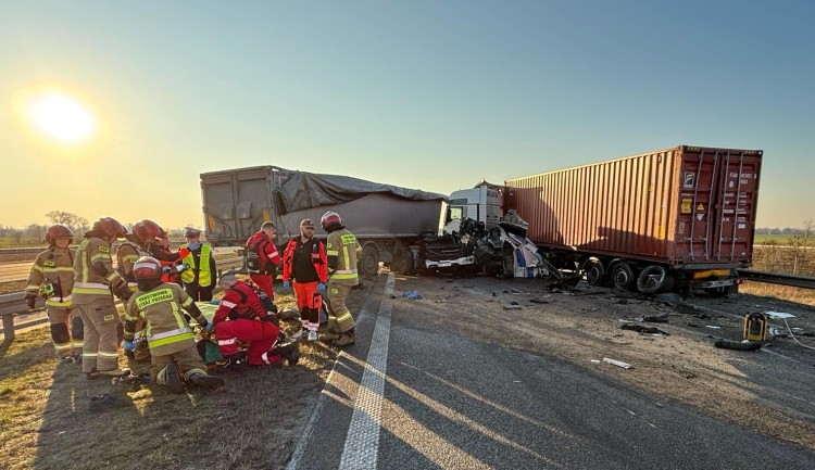 Poważny wypadek ciężarówek na S7. Zobacz zdjęcia.