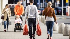  Polacy zmienili nawyki. Wciąż oszczędzają na zakupach, ale najmniej na lekach, żywności i napojach