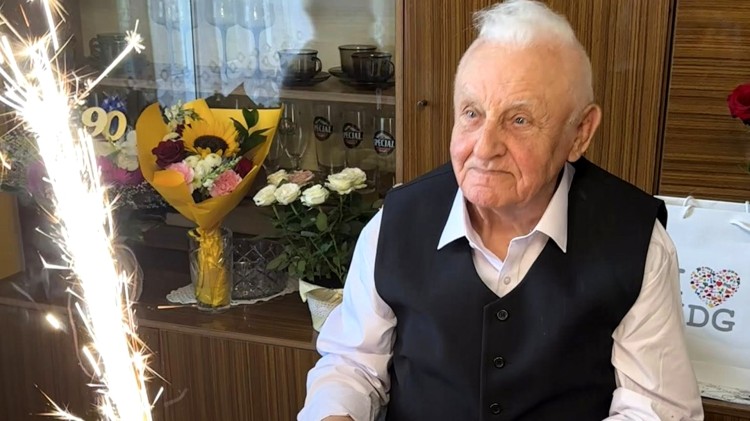 Pan Mieczysław Forma świętuje 90. urodziny.