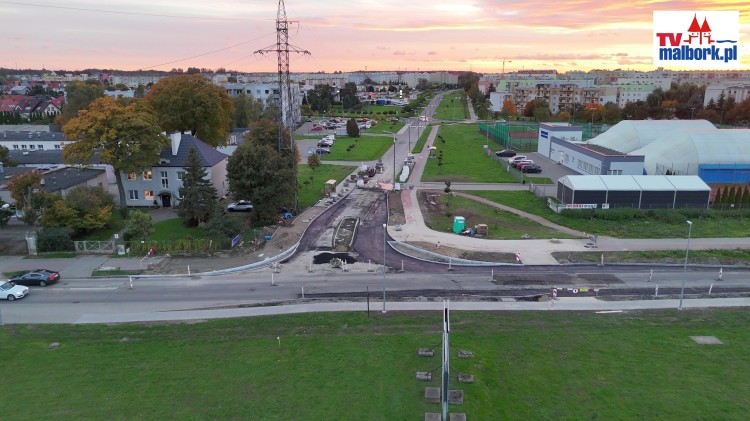 Pierwszy asfalt na przebudowie skrzyżowania DW515 i Kotarbińskiego w…