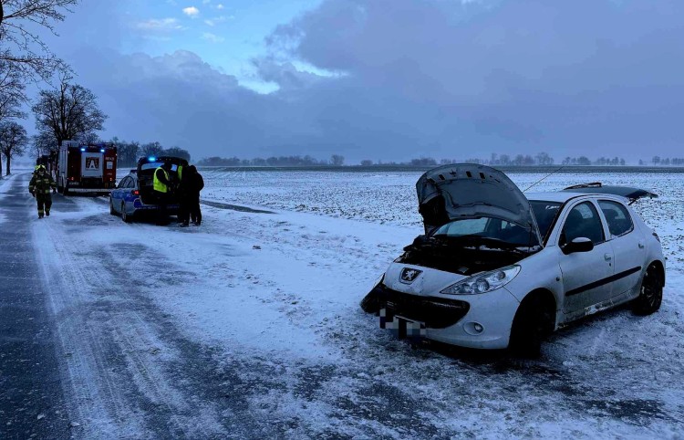 Samochody w zaspach, próba samobójcza i pożar sadzy w kominie – tygodniowy…