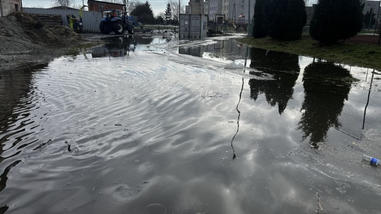 Zalane posesje, ulice i piwnice – tygodniowy raport malborskich służb…