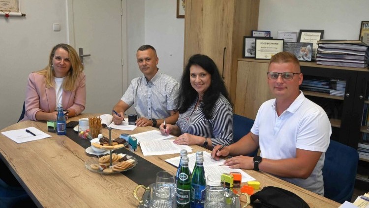 Nowy chodnik w Jantarze przy ul. Morskiej. Powiat nowodworski podpisał…
