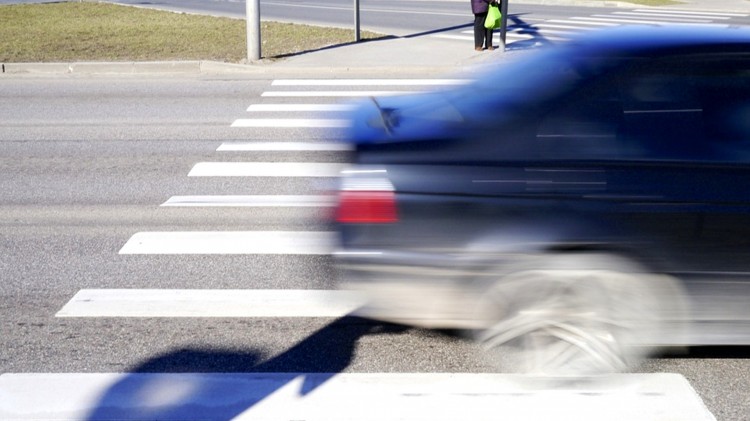 Sztum. Wyprzedzała na przejściu dla pieszych – dostała mandat 1,5…
