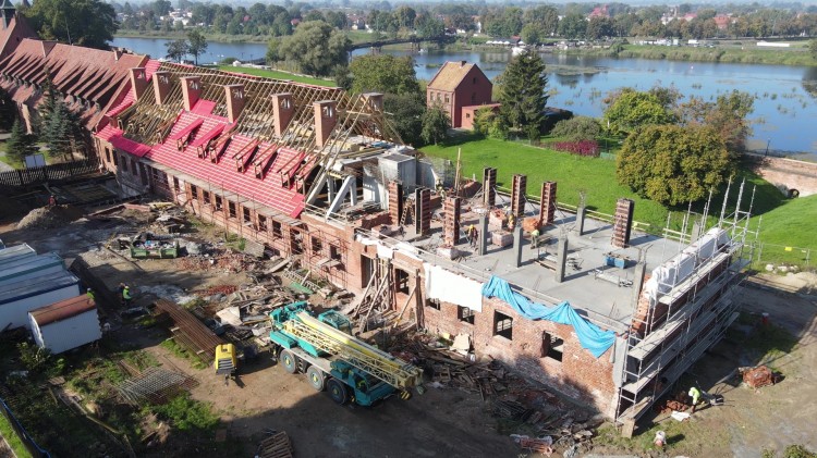 Przedzamcze Zamku Malbork: Przebudowa zabytkowych budynków gospodarczych…