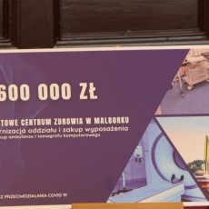 Malbork. Podpisano umowy na dofinansowanie PCZ i budowę chodników w…