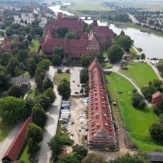 Przedzamcze Zamku Malbork: Przebudowa zabytkowych budynków gospodarczych…