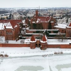 Zimowy lot dronem nad Zamkiem w Malborku